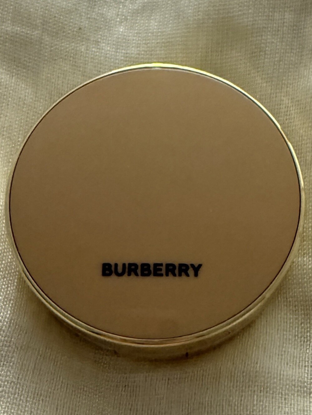 Burberry Beyond Wear Perfecting Matte Cushion Foundation 40 Light Cool NIB